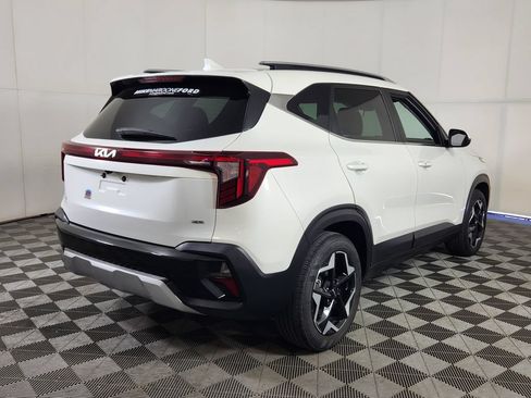 Used 2024 Kia Seltos EX AWD/4WD image 7