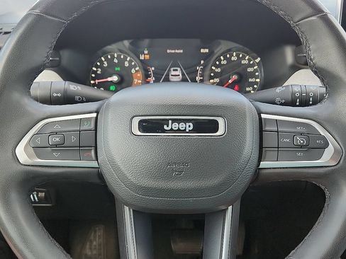 Used 2023 Jeep Compass Latitude AWD/4WD image 11
