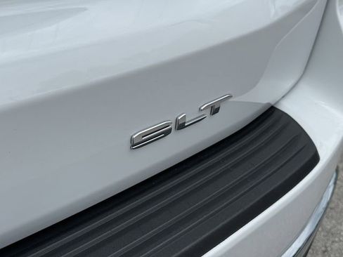 Used 2024 GMC Yukon XL SLT RWD image 12