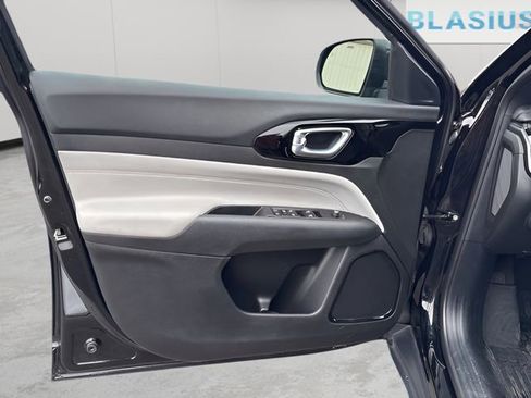 Used 2024 Jeep Compass Limited image 14