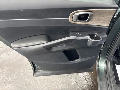 Used 2023 Kia Sorento S image 30