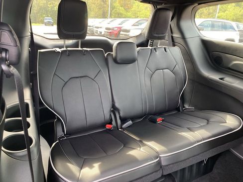 New 2026 Chrysler Pacifica Limited w/ S Appearance Package image 16