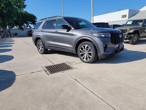 Used 2025 Ford Explorer ST-Line AWD/4WD image 7