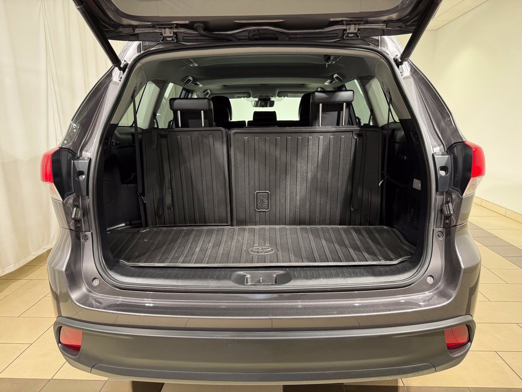 Used 2019 Toyota Highlander XLE AWD/4WD image 11
