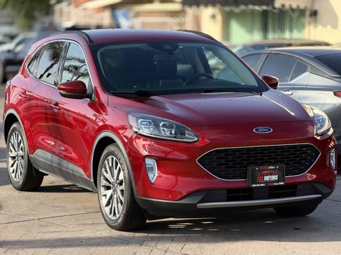 Used 2020 Ford Escape Titanium FWD image 3