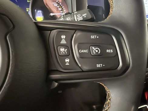 Used 2024 Jeep Wrangler Unlimited w/ Convenience Group AWD/4WD image 19