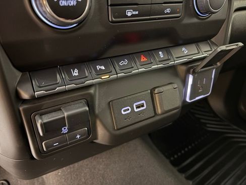 Used 2025 Chevrolet Silverado 2500 Custom w/ Custom Value Package image 37