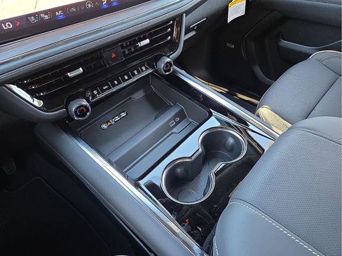 New 2026 Chevrolet Suburban Premier image 25