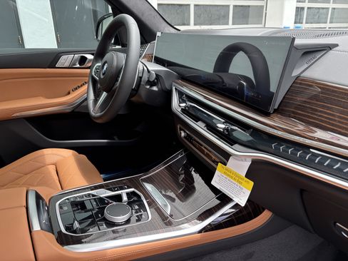 Used 2027 BMW X7 xDrive40i w/ M Sport Package AWD/4WD image 23