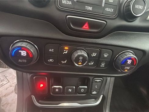 Used 2018 GMC Terrain SLT w/ Preferred Package image 18