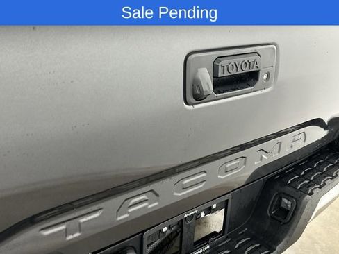 Used 2018 Toyota Tacoma TRD Off-Road image 27
