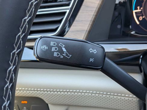 Used 2024 Volkswagen Atlas SE AWD/4WD image 25