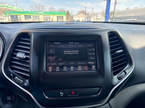 Used 2019 Jeep Cherokee Latitude Plus image 19