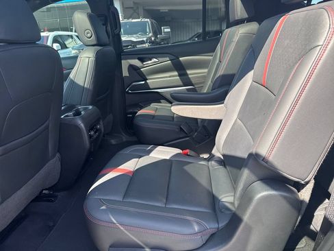 Used 2024 Chevrolet Traverse RS AWD/4WD image 28