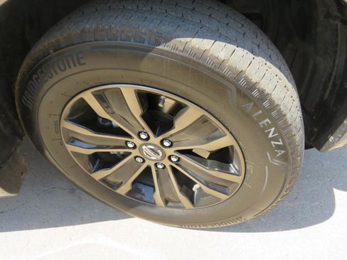 Used 2017 Nissan Armada Platinum w/ Interior Lighting Package image 25