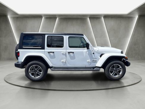 Used 2022 Jeep Wrangler Unlimited Sahara w/ Cold Weather Group AWD/4WD image 8