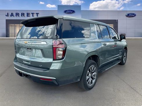 Used 2024 Chevrolet Suburban LT w/ Luxury Package RWD image 4