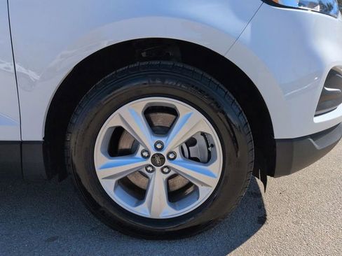 Certified 2024 Ford Edge SE image 10