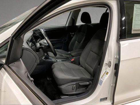 Used 2019 Volkswagen e-Golf SE w/ Driver Assistance Package FWD image 21