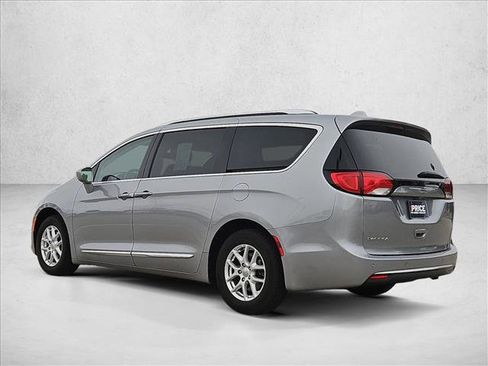 Used 2020 Chrysler Pacifica Touring-L FWD image 8