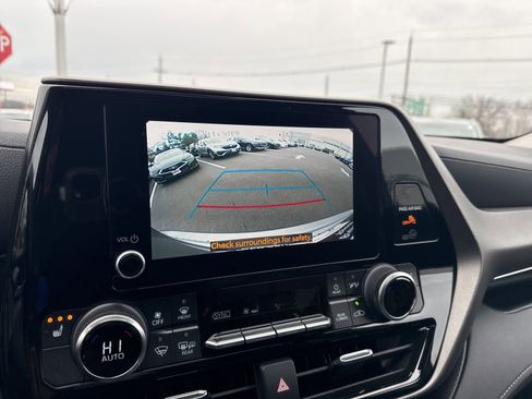 Used 2023 Toyota Highlander XLE image 23