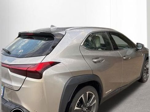 Used 2019 Lexus UX 250h w/ Premium Package image 5