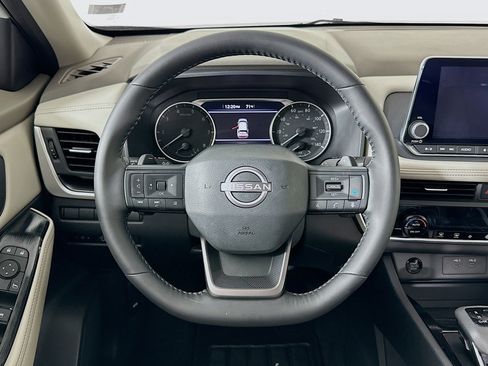 Used 2025 Nissan Rogue SV FWD image 18