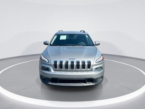 Used 2018 Jeep Cherokee Latitude FWD image 3