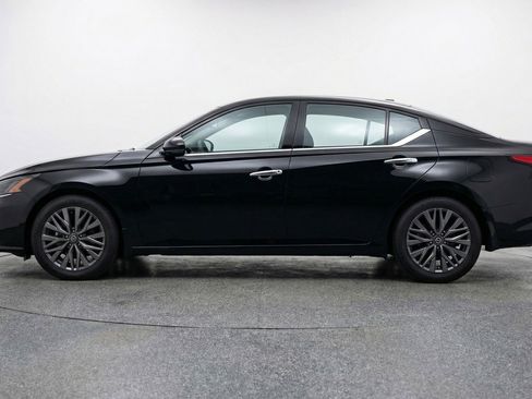 Used 2025 Nissan Altima 2.5 SV FWD image 5