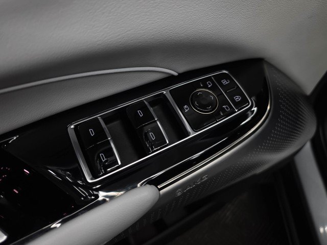Used 2024 Cadillac Lyriq Luxury AWD/4WD image 34