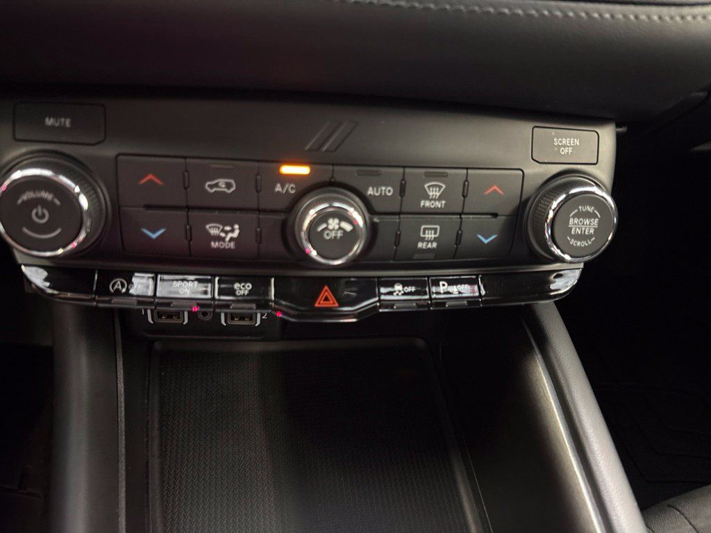 Used 2022 Dodge Durango SXT w/ Blacktop Package AWD/4WD image 34