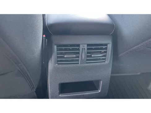 Used 2023 Mitsubishi Outlander ES image 16