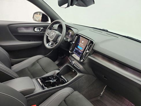 Used 2023 Volvo XC40 Recharge Ultimate w/ Protection Package Premier AWD/4WD image 18