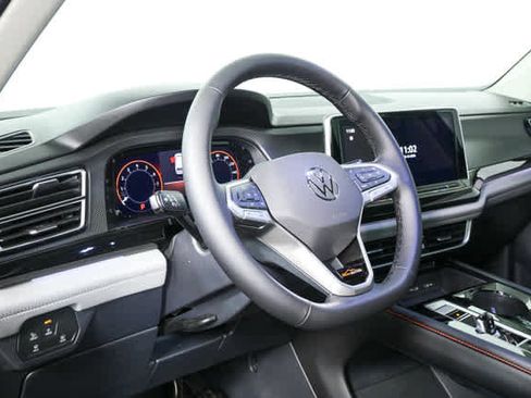 New 2026 Volkswagen Atlas Peak Edition image 4