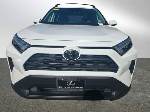 Used 2025 Toyota RAV4 XLE AWD/4WD image 8