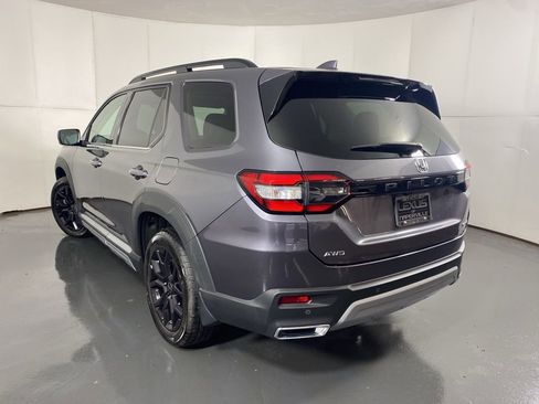 Used 2025 Honda Pilot Touring image 8