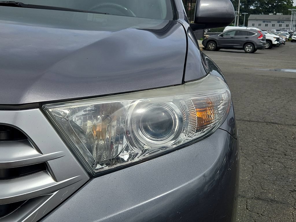 Used 2012 Toyota Highlander SE w/ Tow Pkg AWD/4WD image 10