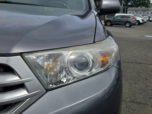 Used 2012 Toyota Highlander SE w/ Tow Pkg AWD/4WD image 10