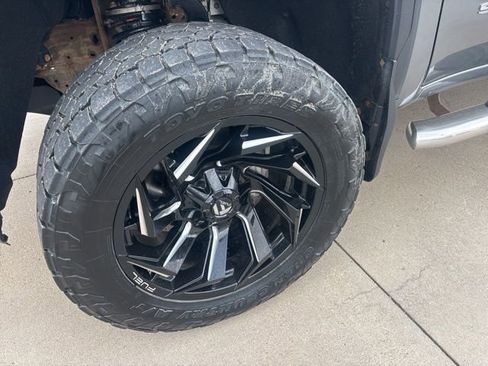 Used 2019 GMC Sierra 1500 SLT w/ Driver Alert Package I AWD/4WD image 11