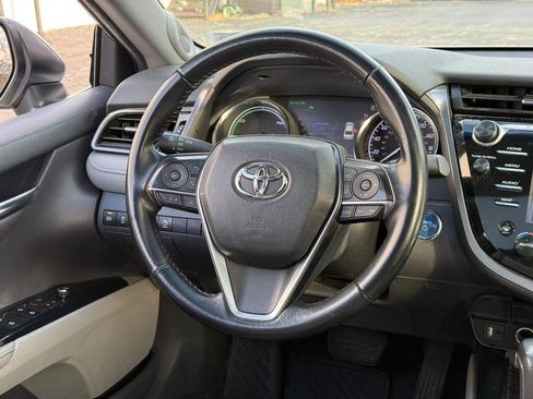 Used 2019 Toyota Camry XLE image 13