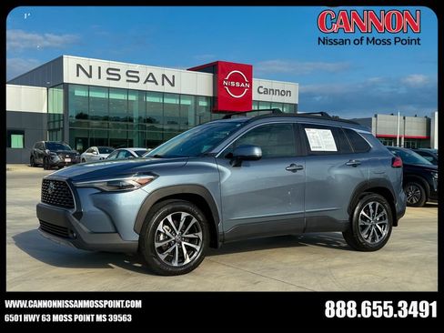 Used 2024 Toyota Corolla Cross XLE w/ Convenience Package FWD image 1