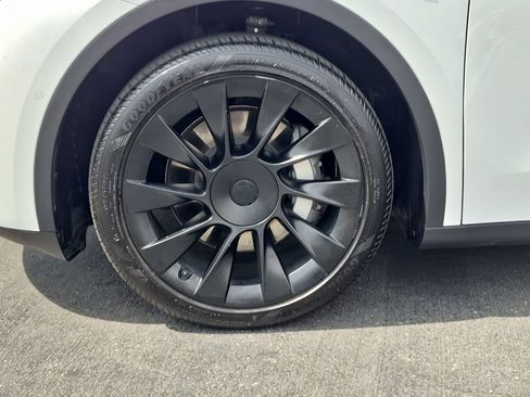 Used 2021 Tesla Model Y Long Range AWD/4WD image 11