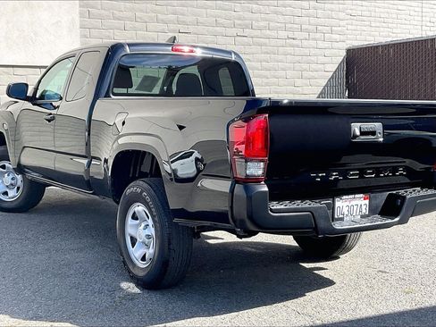 Used 2020 Toyota Tacoma SR image 9