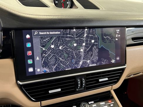 Used 2022 Porsche Cayenne S image 33