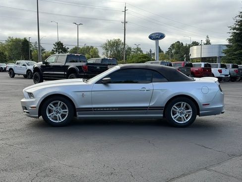 Used 2013 Ford Mustang Convertible RWD image 6