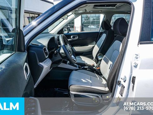Used 2025 Hyundai Venue SEL image 18