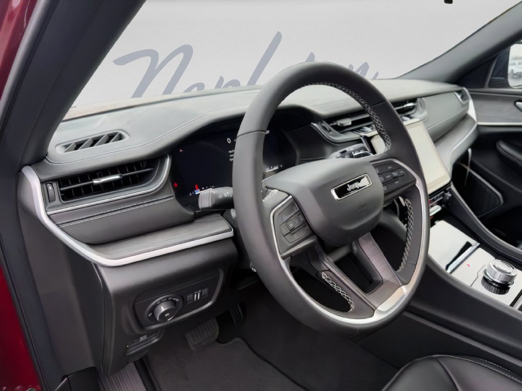 Used 2025 Jeep Grand Cherokee L Limited w/ Luxury Tech Group II RWD image 9