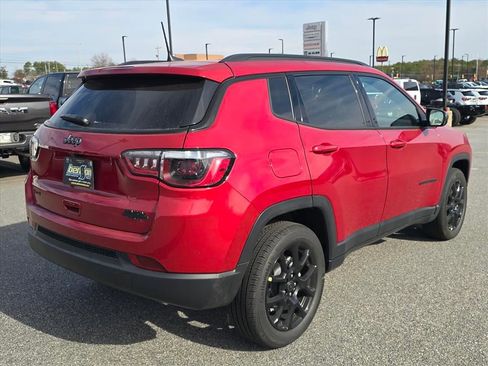 New 2026 Jeep Compass Latitude image 3