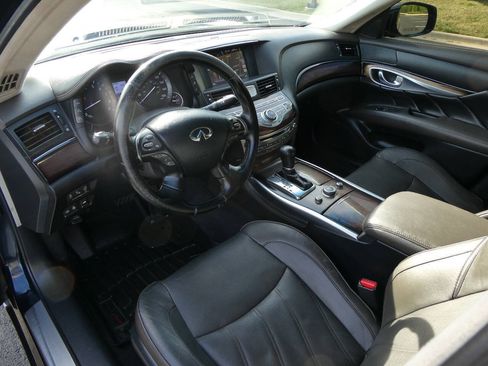 Used 2016 INFINITI Q70 L 3.7 w/ Deluxe Touring Package AWD/4WD image 11