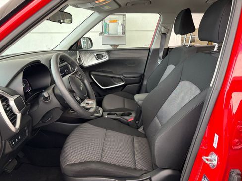 Used 2025 Kia Soul LX w/ LX Technology Package FWD image 27